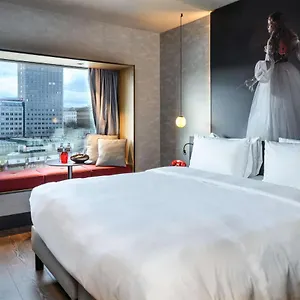 Radisson Red Hotel, فندق