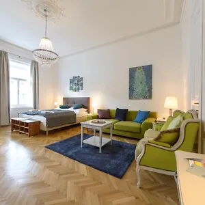 Apartment Senator Stephansplatz By Ichbucheat